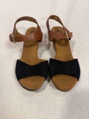Clarks Collection Cushion Soft Ankle Strap Wedge Sandals – Women's Size 9.5M